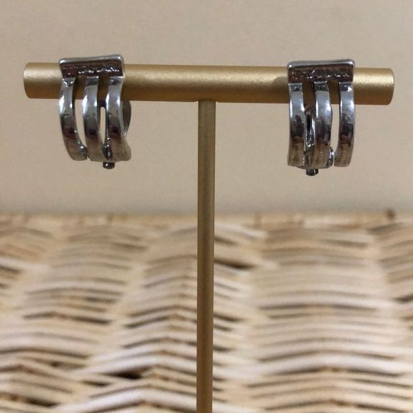 T Tahari Silver Tone Clip On Earrings - Picture 1 of 4